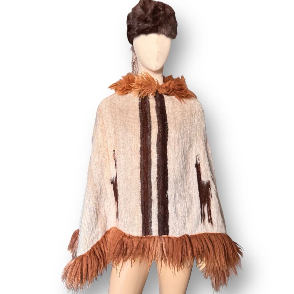 Vintage 1970s Peru OSFM Alpaca Wool Cape Poncho Fur Trim Boho Hippie Western